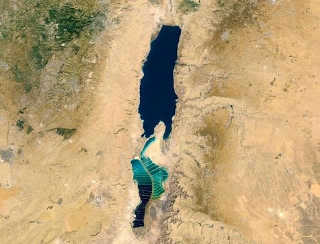 صورة جوية للبحر الميت
